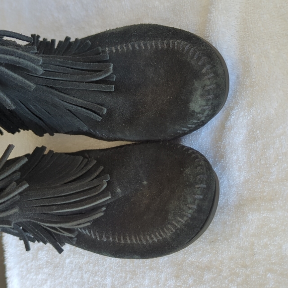 Minnetonka Black Fringe Boots - Picture 4 of 5